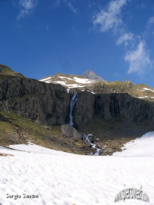 05 Cascate del Brembo in fondo spunta il Diavolo.JPG